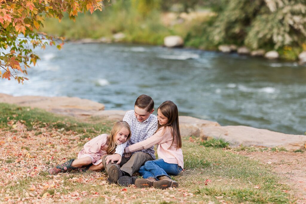 Riverbottom Park Family Session
Sibling Photo session
annual family photos
sibilings
fall family photos
autumn family photos
western colorado fall foliage