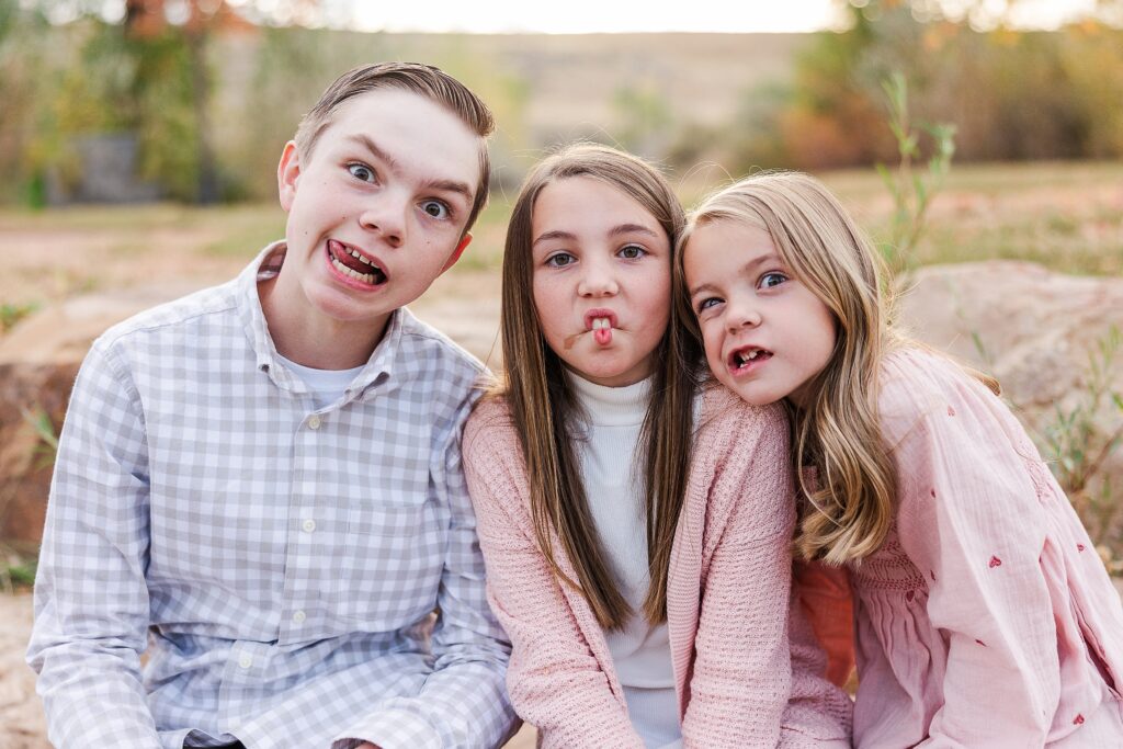 Riverbottom Park Family Session
Sibling Photo session
annual family photos
sibilings
fall family photos
autumn family photos
western colorado fall foliage