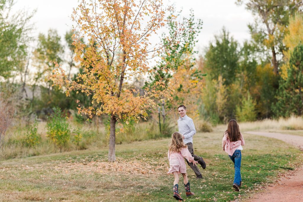 Riverbottom Park Family Session
Sibling Photo session
annual family photos
sibilings
fall family photos
autumn family photos
western colorado fall foliage