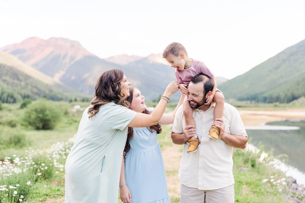 The magic of summer sessions
montrose colorado photo sessions
montrose colorado
golden summer sunsets
portrait sessions in the summer