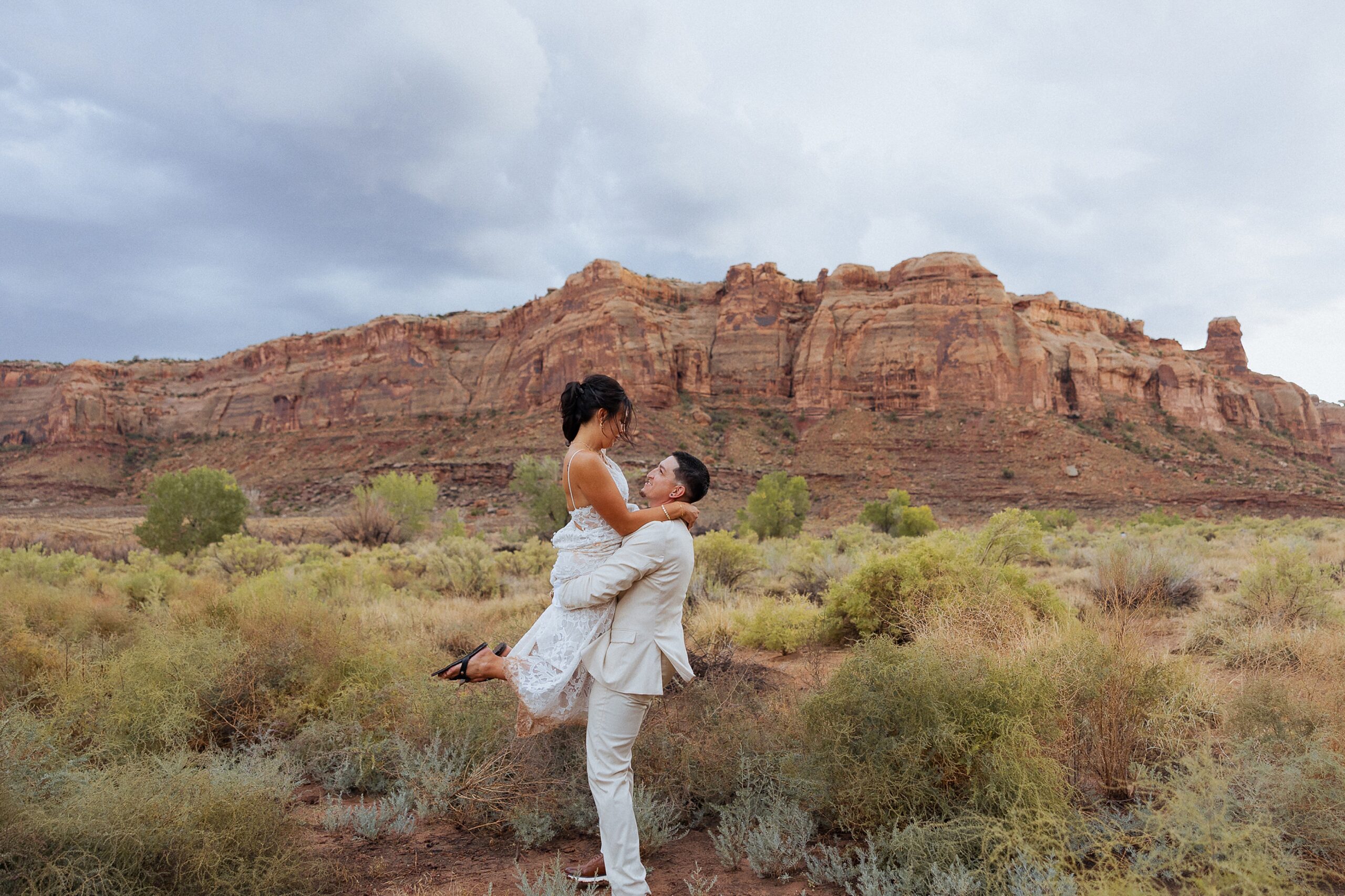 Moab wedding photos at Red Earth Venue with couple in desert landscape